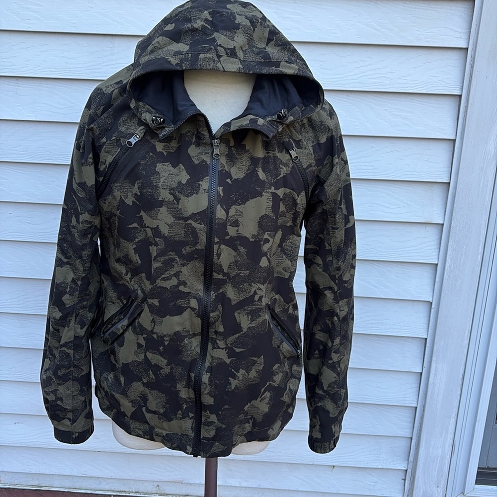 Lululemon utility camouflage light weight jacket with hood